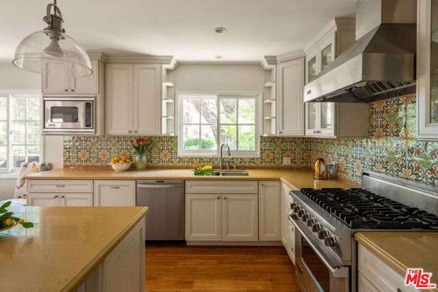 2224 Linda Flora Drive, Los Angeles, CA 90077