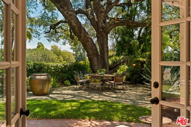2224 Linda Flora Drive, Los Angeles, CA 90077