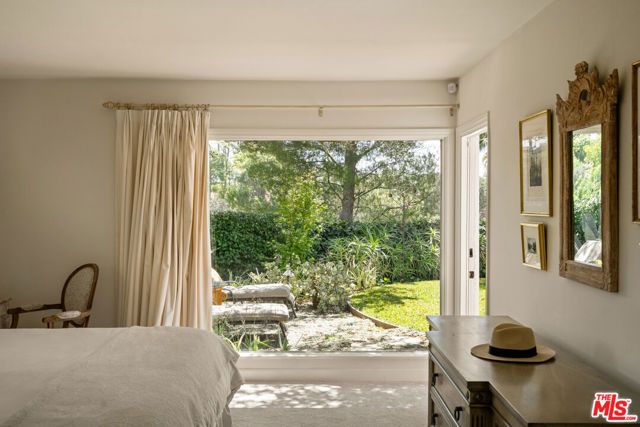 2224 Linda Flora Drive, Los Angeles, CA 90077