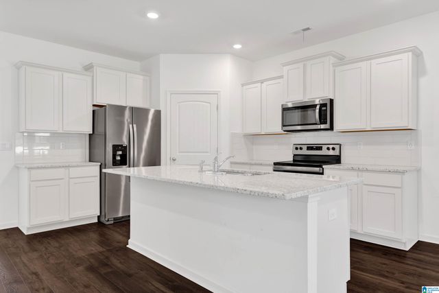 824 VALLEY CIRCLE, Leeds, AL 35094
