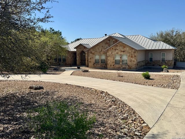 1351 Heritage HL, Canyon Lake, TX 78133