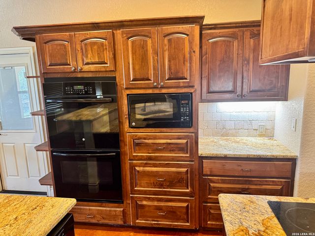 1351 Heritage HL, Canyon Lake, TX 78133