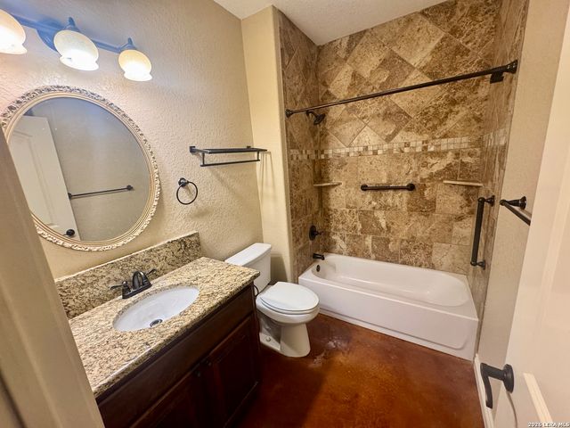 1351 Heritage HL, Canyon Lake, TX 78133