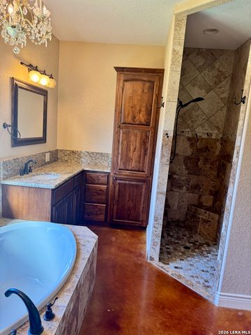 1351 Heritage HL, Canyon Lake, TX 78133
