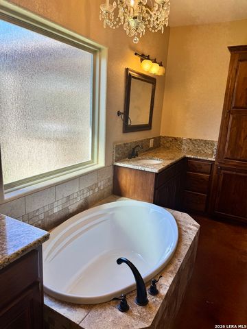 1351 Heritage HL, Canyon Lake, TX 78133