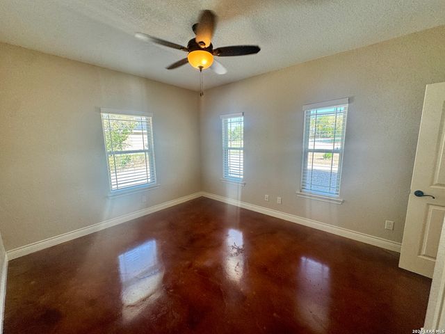 1351 Heritage HL, Canyon Lake, TX 78133