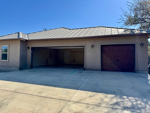 1351 Heritage HL, Canyon Lake, TX 78133