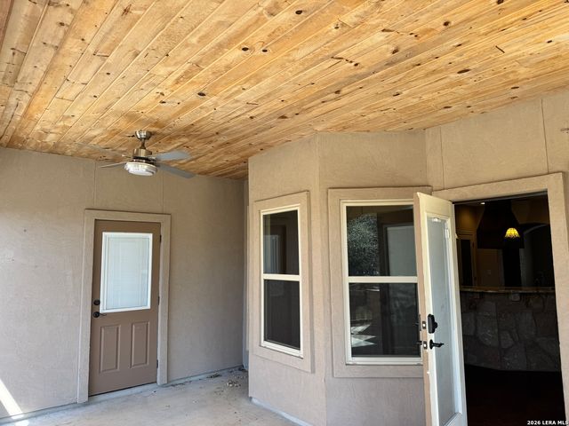 1351 Heritage HL, Canyon Lake, TX 78133