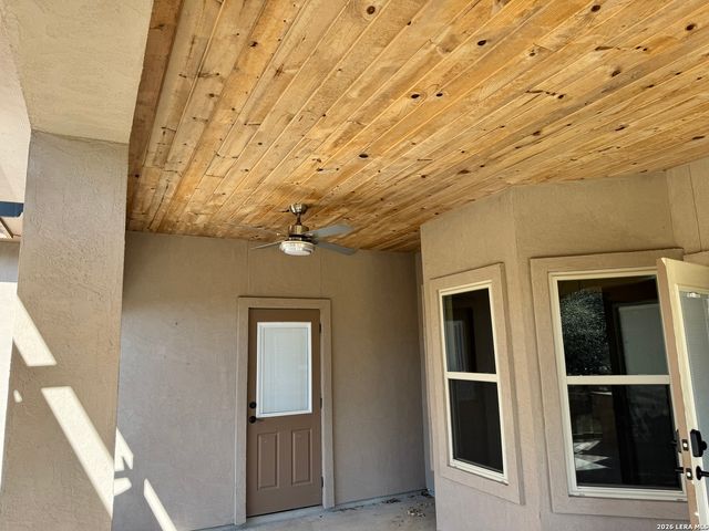 1351 Heritage HL, Canyon Lake, TX 78133