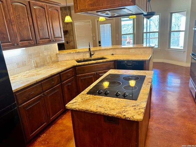 1351 Heritage HL, Canyon Lake, TX 78133