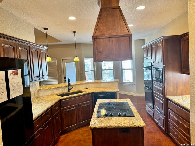 1351 Heritage HL, Canyon Lake, TX 78133