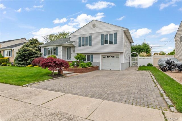 10 Peter Road, Hicksville, NY 11801