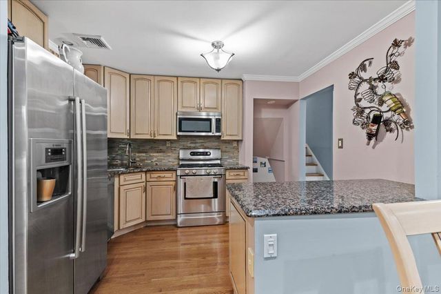 10 Peter Road, Hicksville, NY 11801