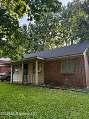 8301 Whitehead Drive, Southaven, MS 38671