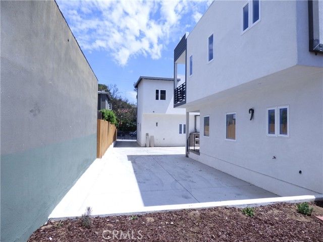 1923 Holly Drive, Los Angeles, CA 90068