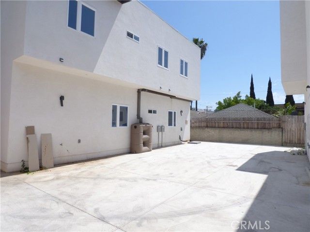 1923 Holly Drive, Los Angeles, CA 90068