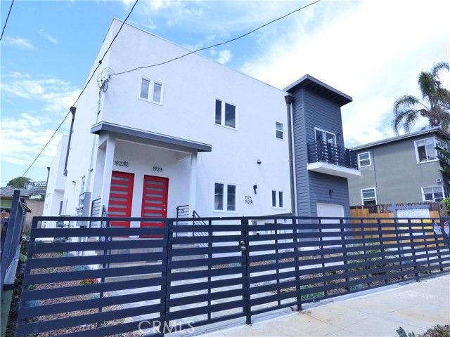 1923 Holly Drive, Los Angeles, CA 90068