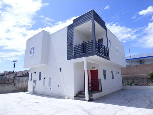 1923 Holly Drive, Los Angeles, CA 90068