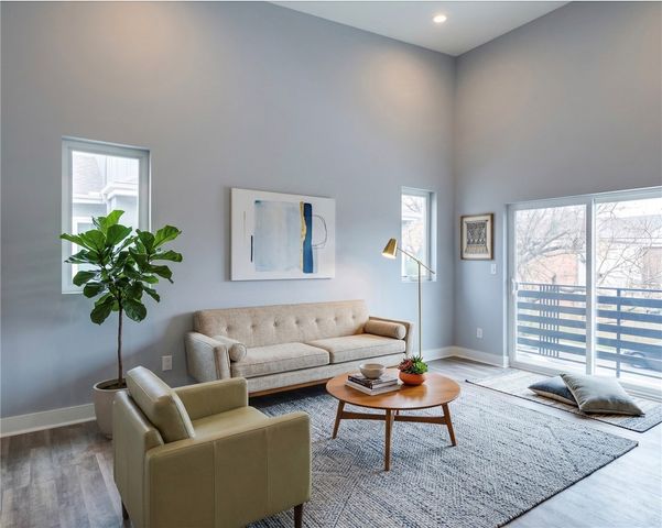 1923 Holly Drive, Los Angeles, CA 90068