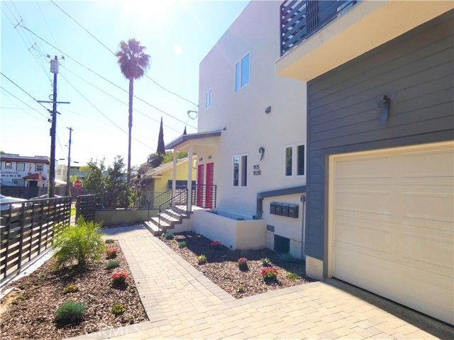 1923 Holly Drive, Los Angeles, CA 90068