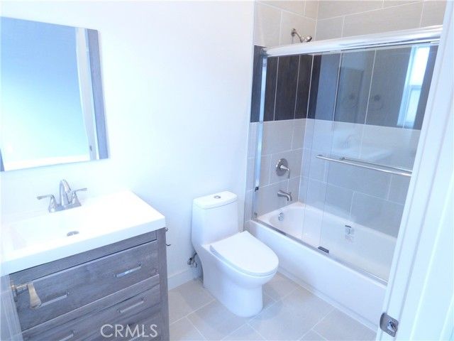 1923 Holly Drive, Los Angeles, CA 90068