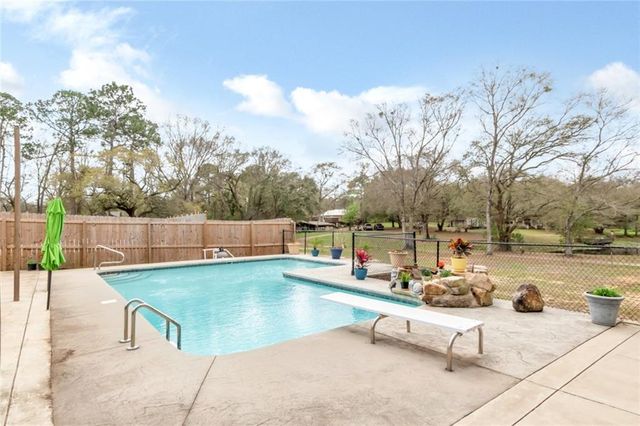 6352 Mcdonald Road, Theodore, AL 36582