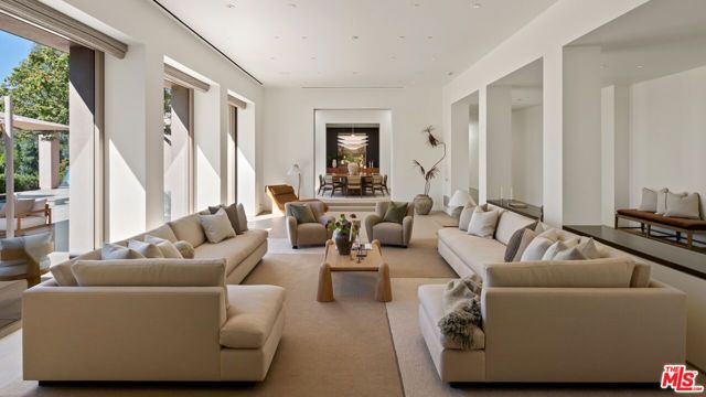 1016 N Hillcrest Road, Beverly Hills, CA 90210