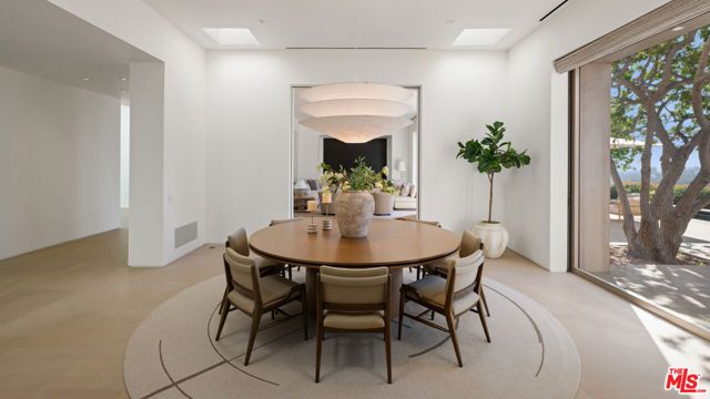 1016 N Hillcrest Road, Beverly Hills, CA 90210