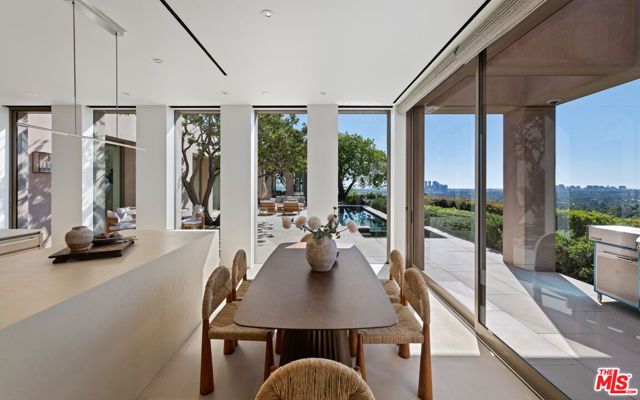 1016 N Hillcrest Road, Beverly Hills, CA 90210