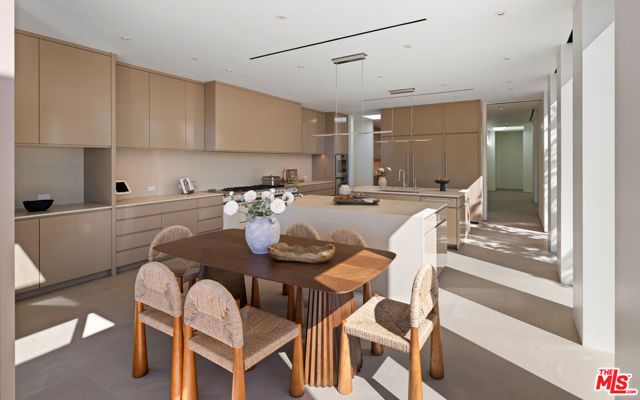 1016 N Hillcrest Road, Beverly Hills, CA 90210