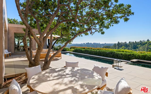 1016 N Hillcrest Road, Beverly Hills, CA 90210
