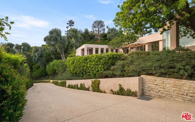 1016 N Hillcrest Road, Beverly Hills, CA 90210