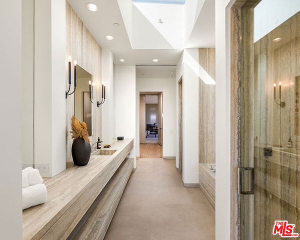 1016 N Hillcrest Road, Beverly Hills, CA 90210