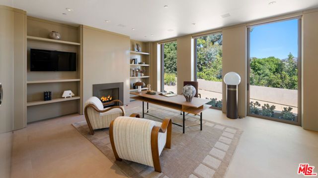 1016 N Hillcrest Road, Beverly Hills, CA 90210