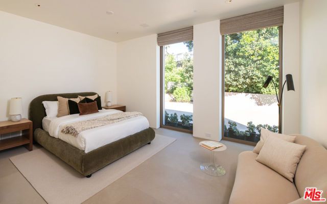 1016 N Hillcrest Road, Beverly Hills, CA 90210