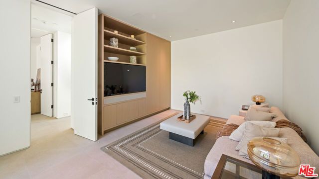 1016 N Hillcrest Road, Beverly Hills, CA 90210