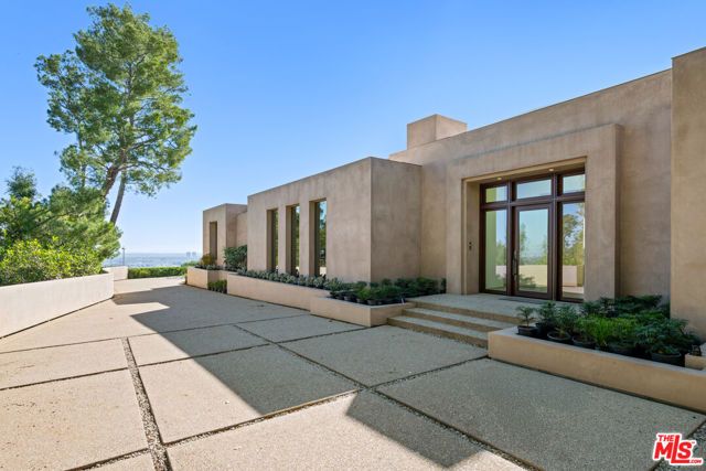 1016 N Hillcrest Road, Beverly Hills, CA 90210