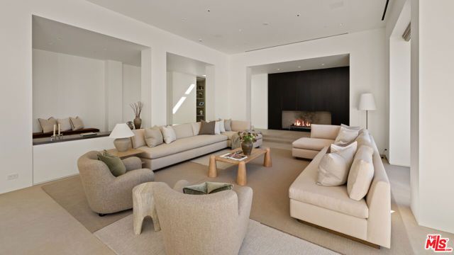 1016 N Hillcrest Road, Beverly Hills, CA 90210