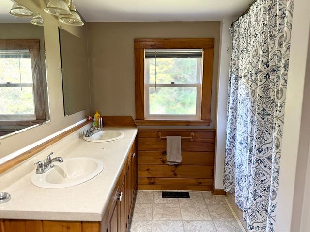 208 Worthington Rd, Huntington, MA 01050