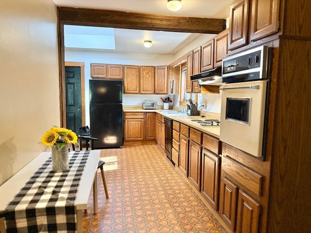 208 Worthington Rd, Huntington, MA 01050