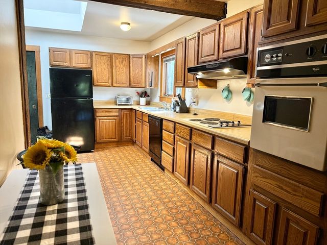 208 Worthington Rd, Huntington, MA 01050