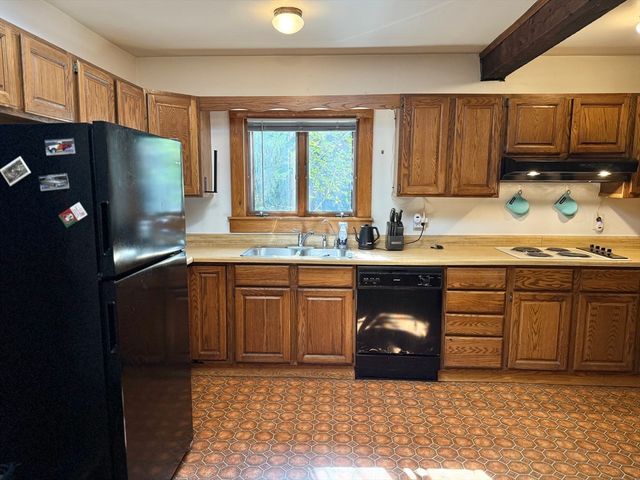 208 Worthington Rd, Huntington, MA 01050