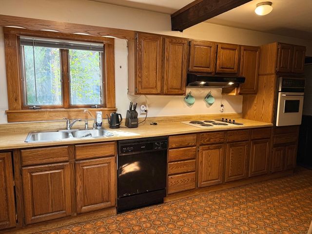 208 Worthington Rd, Huntington, MA 01050