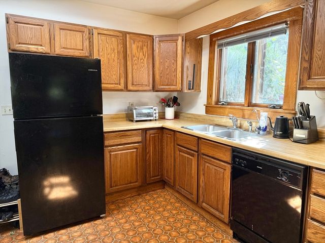 208 Worthington Rd, Huntington, MA 01050