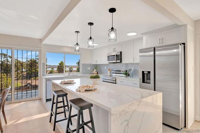 9421 Avenida Acero, Spring Valley, CA 91977