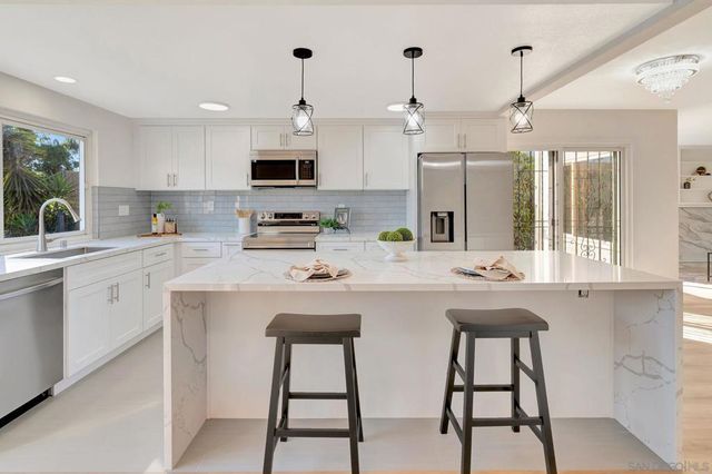 9421 Avenida Acero, Spring Valley, CA 91977