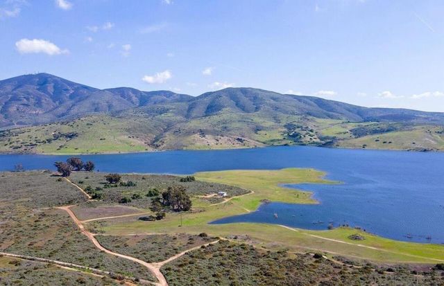 9421 Avenida Acero, Spring Valley, CA 91977