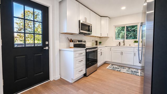 8109 17th Avenue SW, Seattle, WA 98106