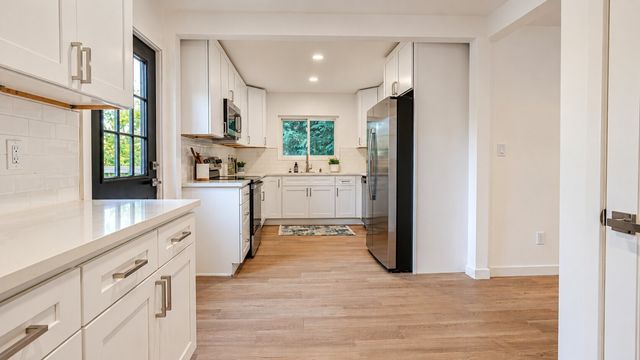 8109 17th Avenue SW, Seattle, WA 98106