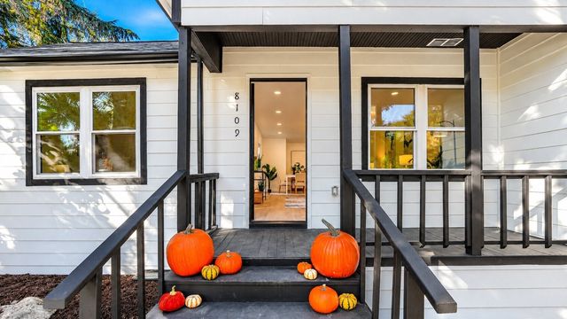 8109 17th Avenue SW, Seattle, WA 98106